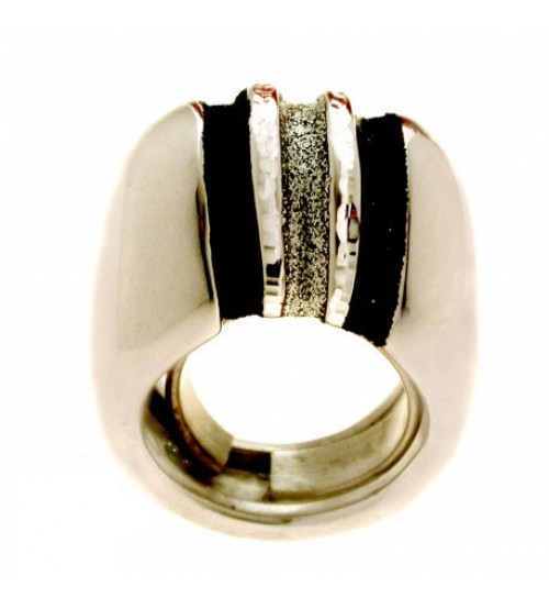 large and bright glaze silver ring